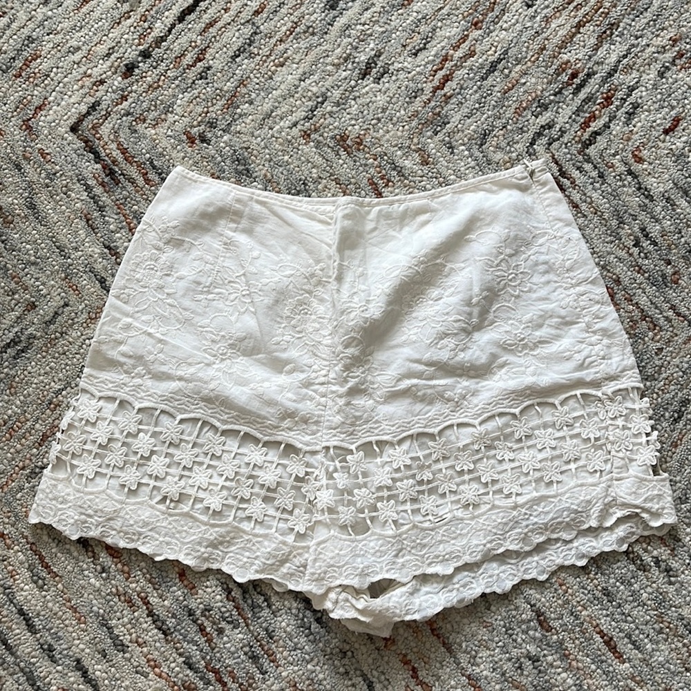 UO Cream Linen Shorts